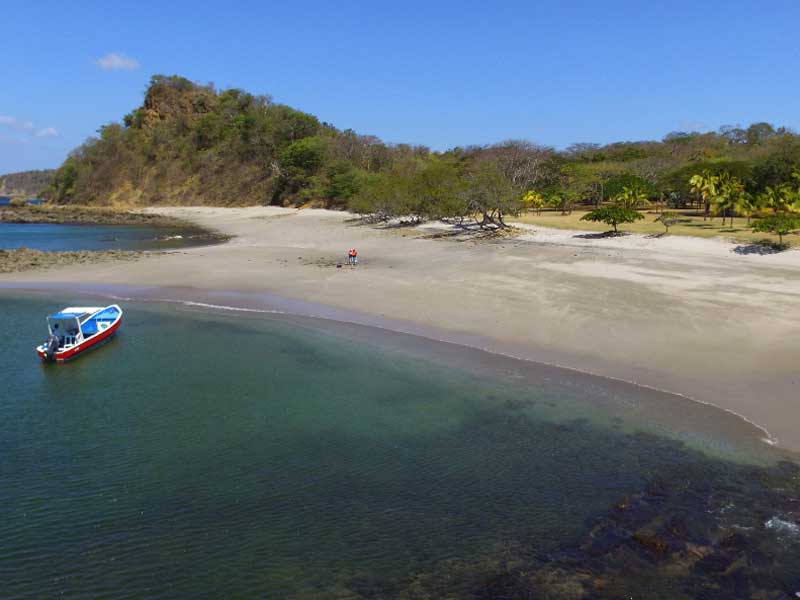 Una foto de una playa.