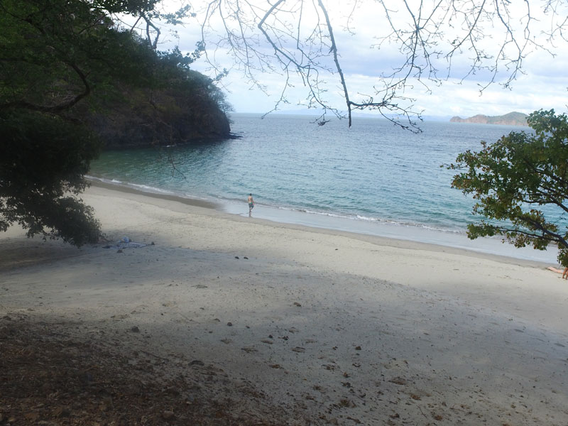 hombre en la playa