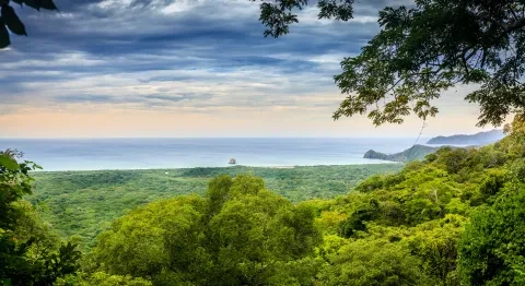 Mirador de la costa del Pacífico en el Parque Nacional Santa Rosa, en Costa Rica