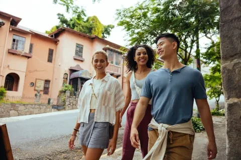 amigos-pasajeros-primer plano2-barrio-amon-san-jose.jpg