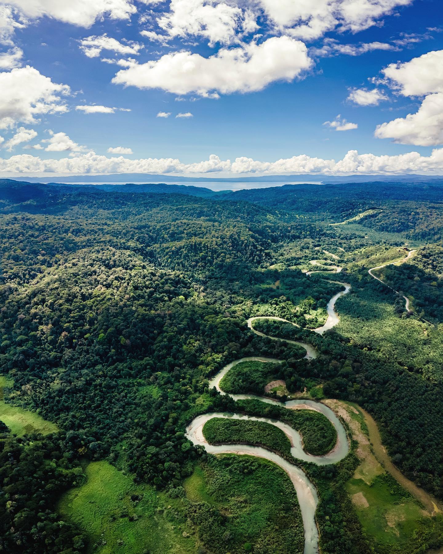 Camino ventoso visto desde el avión