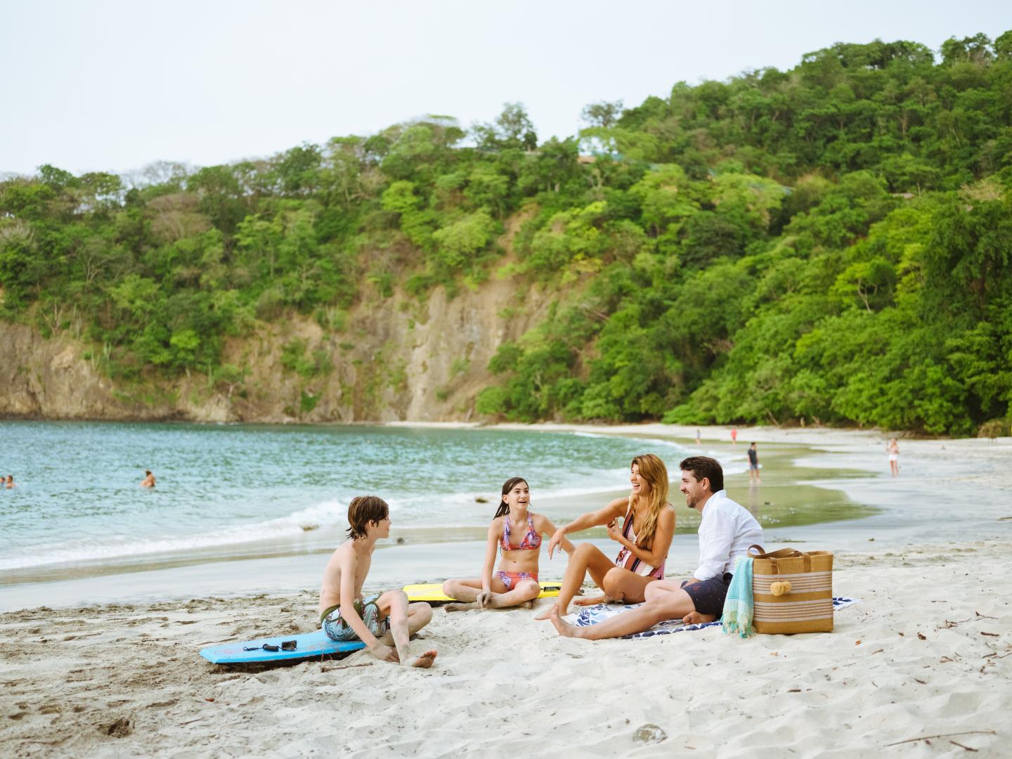 familia en la playa