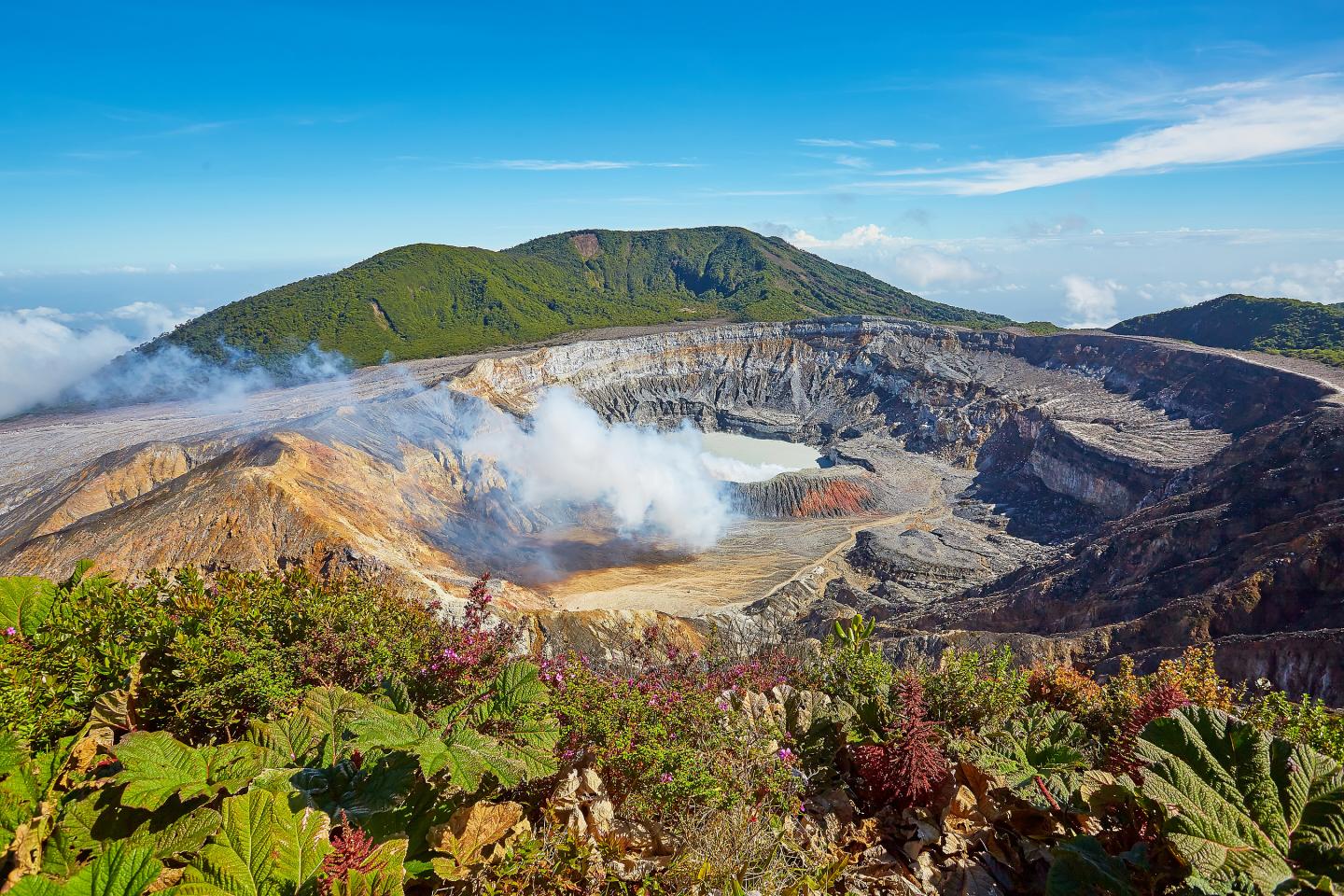 Vista aérea del volcán Poás