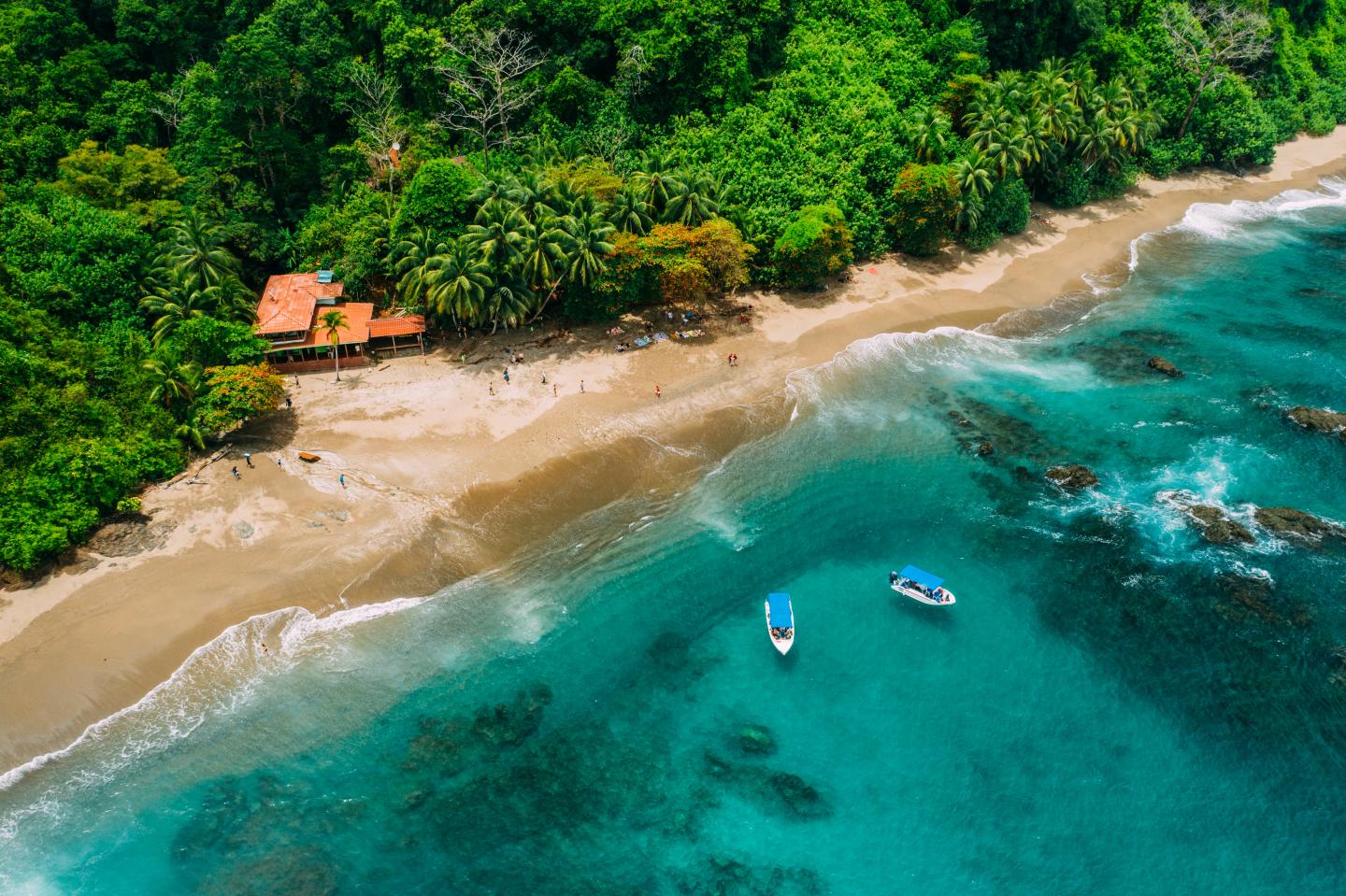 Vista aérea de la playa en Isla del Caño