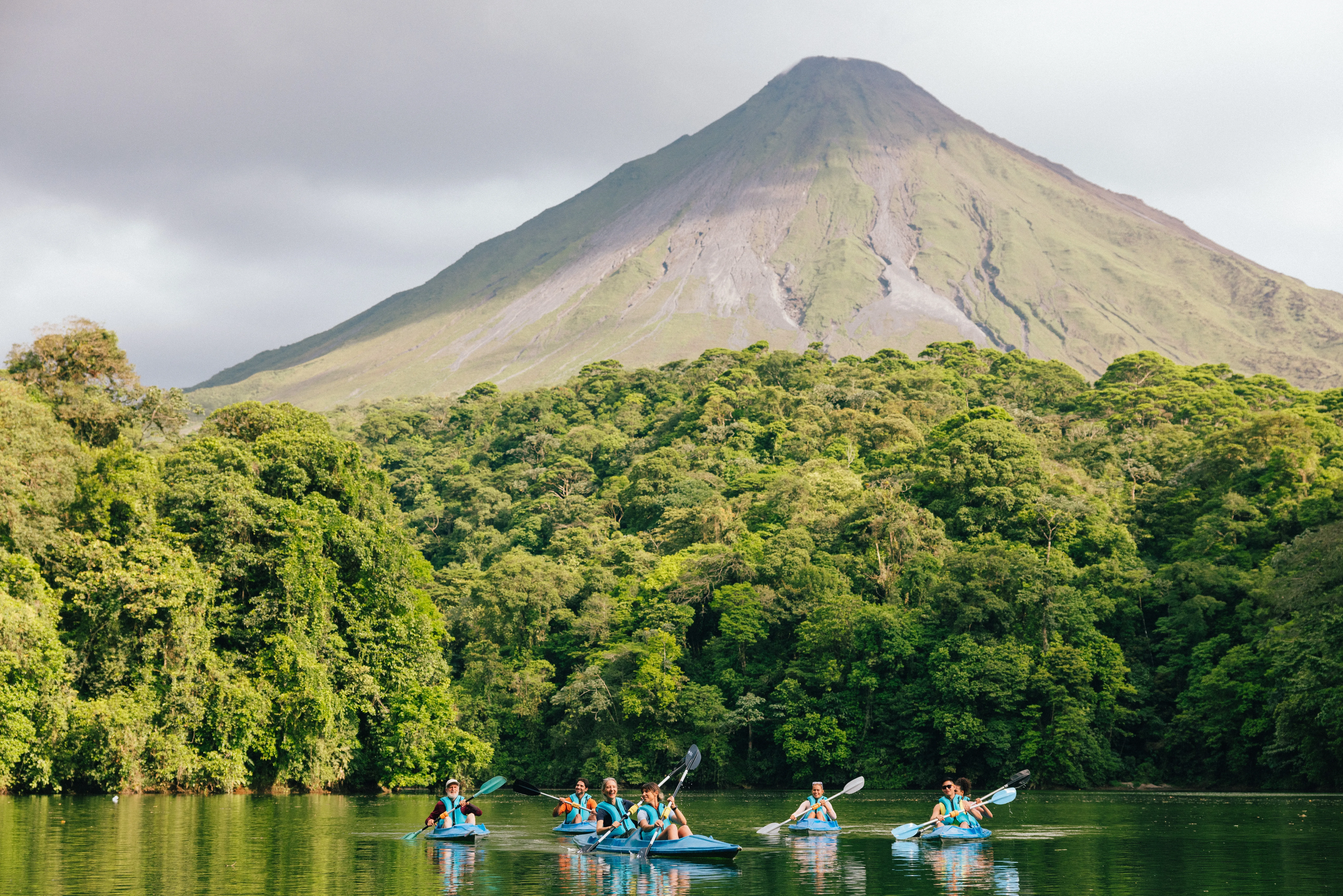 volcan arenal la fortuna kayakistas